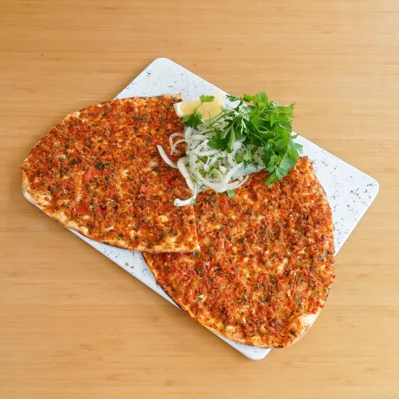 Soğansız Kaşarlı Lahmacun